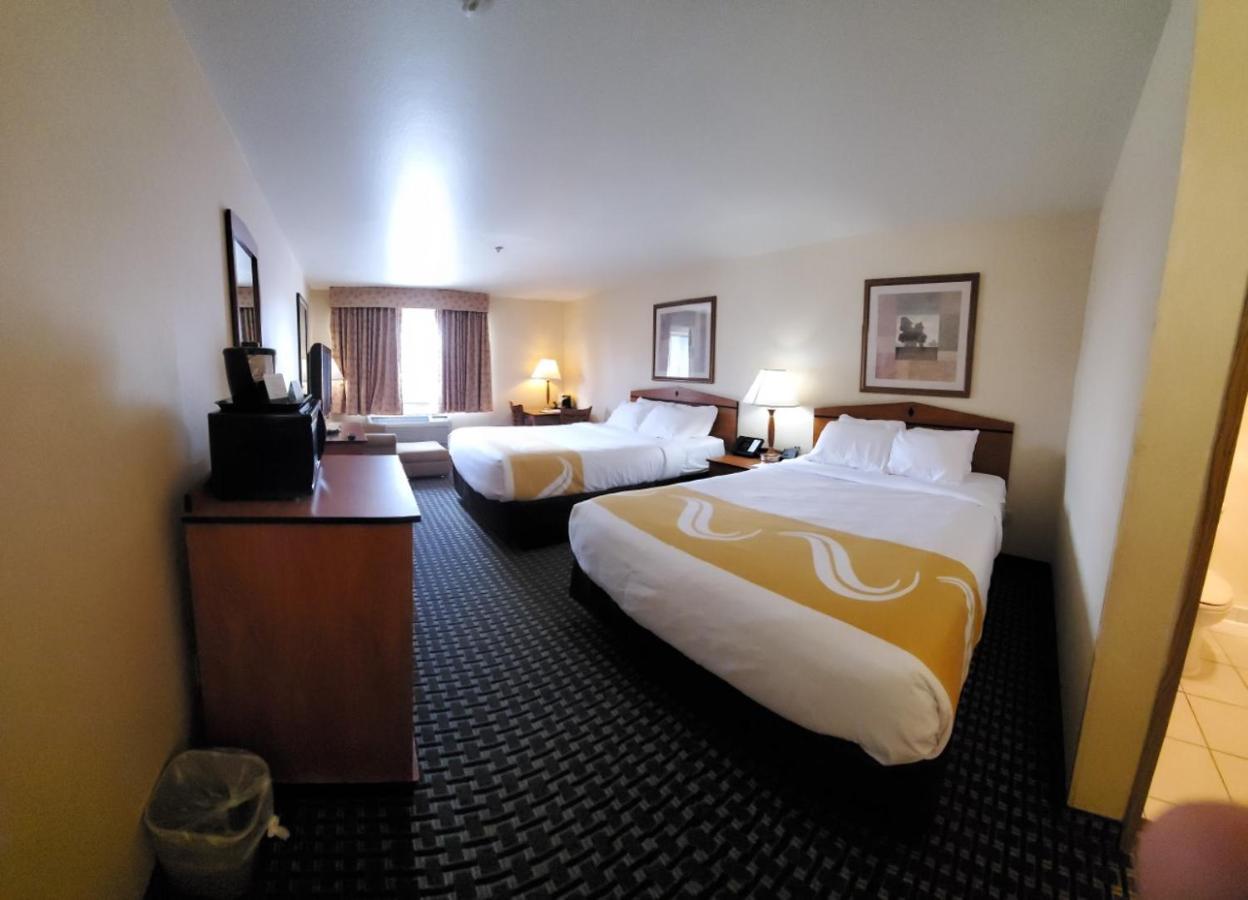 Queen Room with Two Queen Beds - Non-Smoking/Pet Friendly,990521431:JPEG