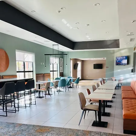 Comfort Suites Cheyenne-3